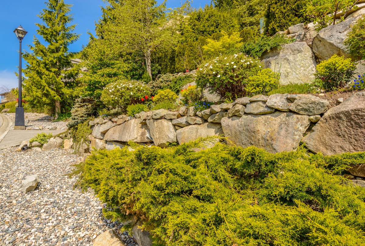 Natural stone wall